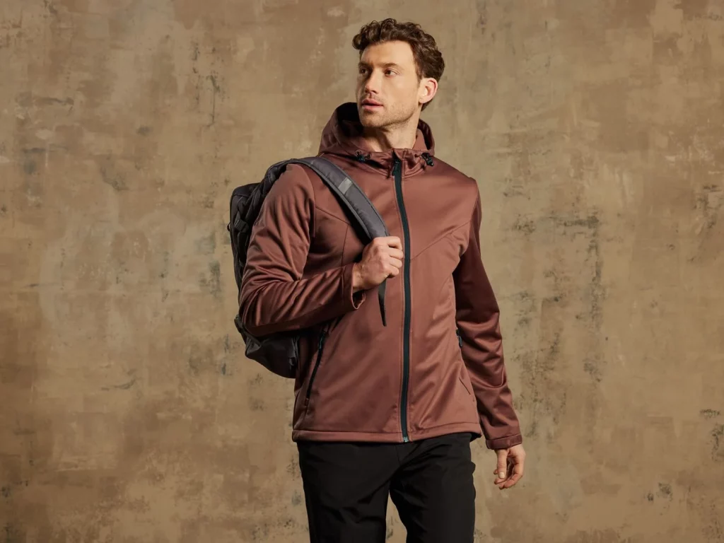 Lidl liquida a 12 euros su chaqueta polar que parece de Columbia o The North Face 76 El éxito de la chaqueta softshell: diseño y funcionalidad al mejor precio
