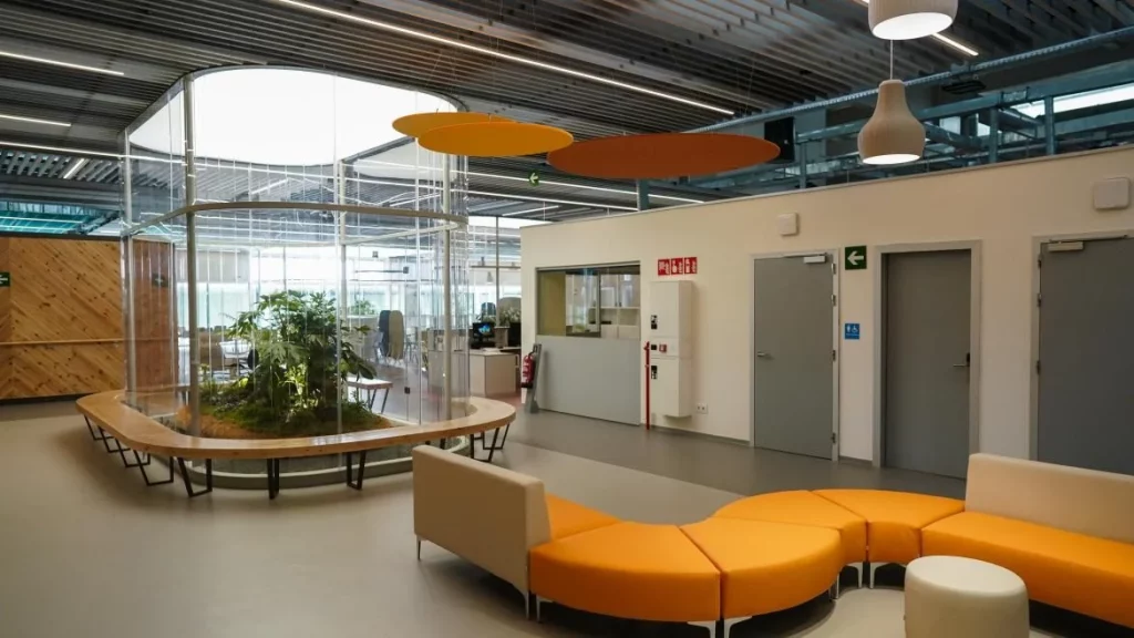 El Zendal se convierte en la primera escuela gratuita de cuidadores de enfermos de ELA 3 Más que teoría: recursos, material didáctico y espacios de apoyo para los cuidadores de ELA