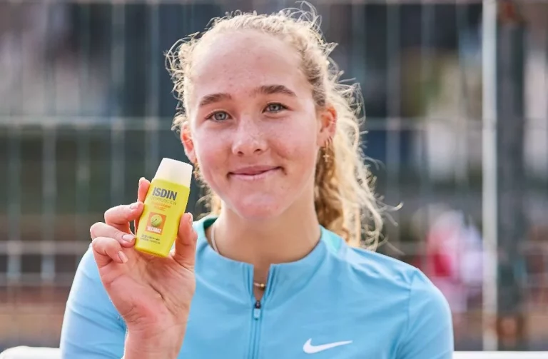 Mirra Andreeva, la joven promesa del tenis mundial, nueva embajadora de ISDIN