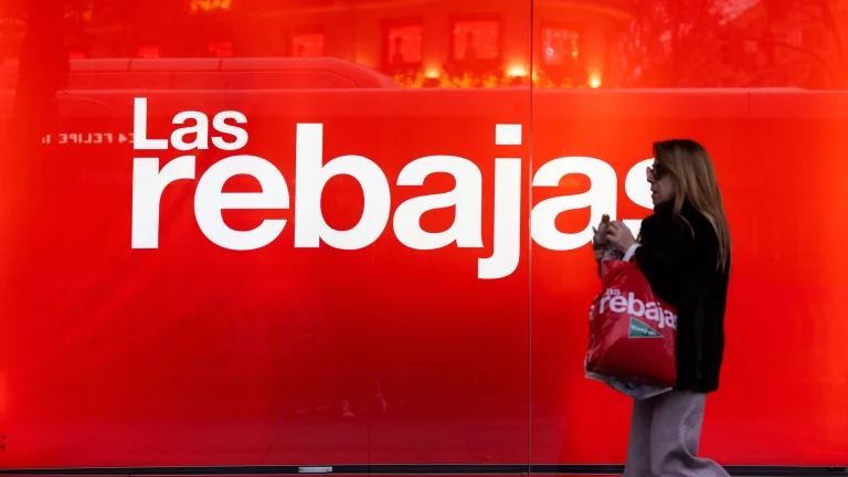 La trampa de las rebajas de enero: la OCU lo explica antes de que te lleves un susto en las tiendas