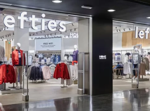 Parece de Massimo Dutti, pero es de Lefties y cuesta solo 12 euros una cazadora acolchada espectacular ¡Desde 12 euros! 8 chaquetas de Lefties que serán tus favoritas para llevar con top