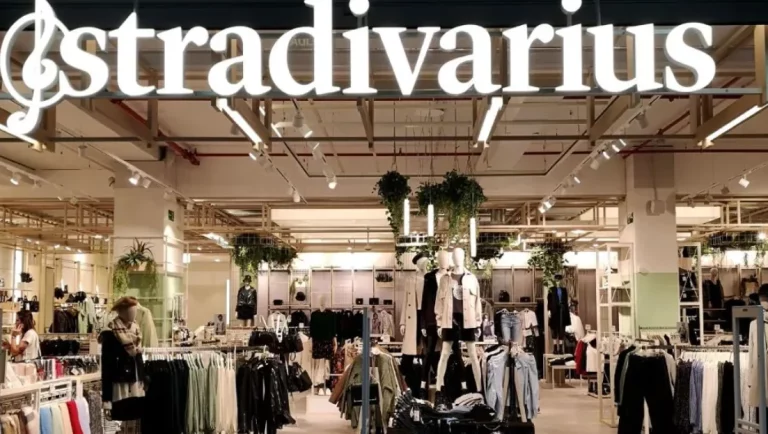 Luce espectacular sin gastar de más con estas 8 prendas básicas de Stradivarius