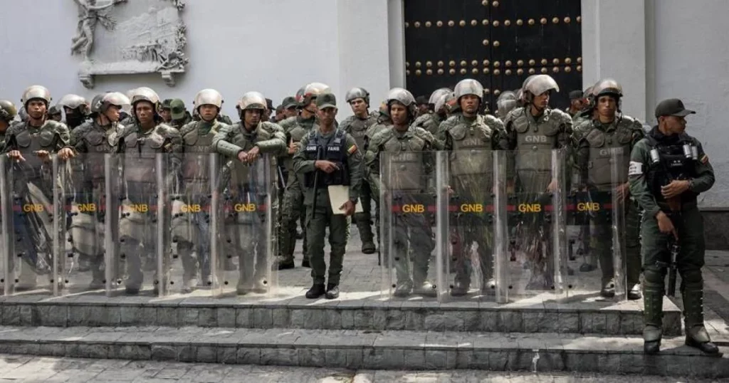 Refuerzo de la presencia militar y policial en las calles de Caracas
