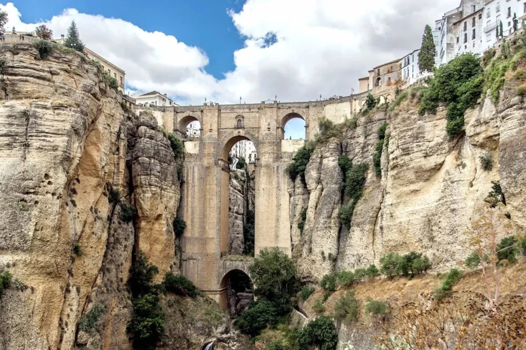 Los pueblos más bonitos de Andalucía: de Carmona en Sevilla a Ronda en Málaga 28 Ronda, Málaga: donde la naturaleza y la arquitectura se encuentran