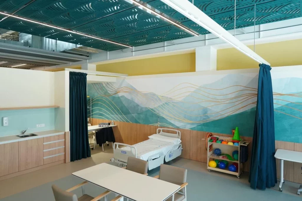 El Zendal se convierte en la primera escuela gratuita de cuidadores de enfermos de ELA 2 Simulaciones, tutorías y apoyo continuo: cómo el Hospital Isabel Zendal prepara a los cuidadores para afrontar los retos del día a día