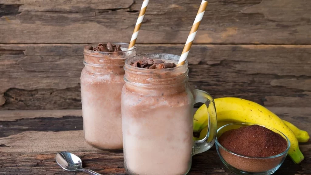 5 recetas de bebidas sin alcohol para combatir la resaca 14 Smoothie de plátano y cacao: la bebida reconfortante