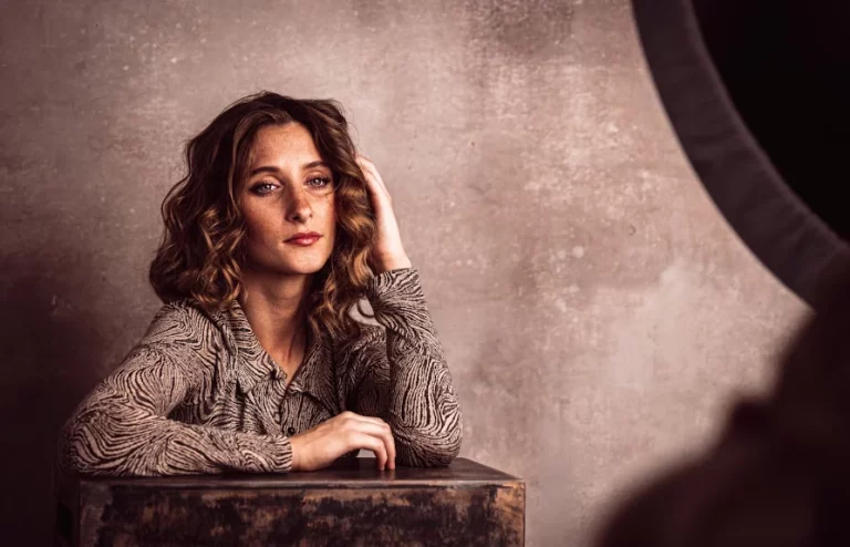 Sofisticada y cómoda con estas 6 blusas de Sfera fluidas, elegantes y estampadas