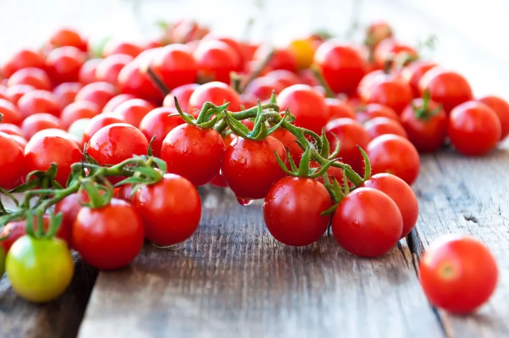 El tomate, el superalimento del verano: más hidratante que la sandía y lleno de beneficios para la salud 80 Elegir bien y consumir con seguridad: consejos para sacar el máximo provecho