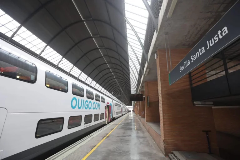 La llegada de Ouigo a Andalucía presiona los precios de Renfe e Iryo