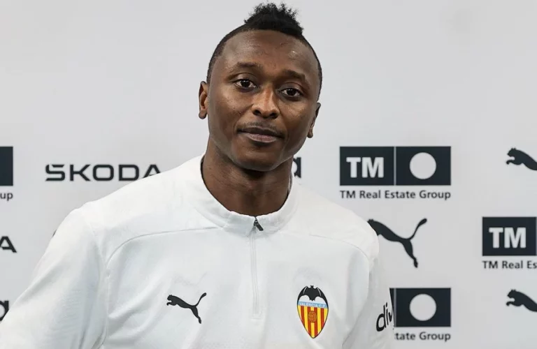 Letra pequeña en el contrato de Umar Sadiq con el Valencia CF