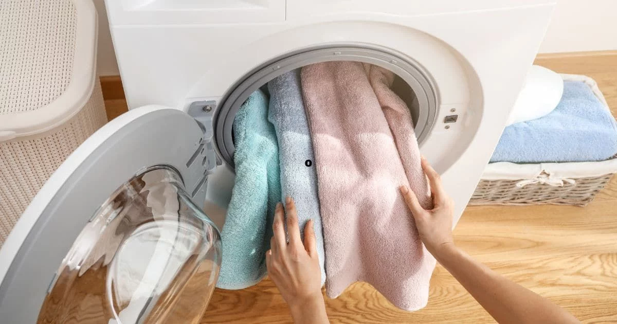 Un microbiólogo explica cada cuánto tiempo hay que lavar las toallas Un microbiólogo explica cada cuánto tiempo hay que lavar las toallas