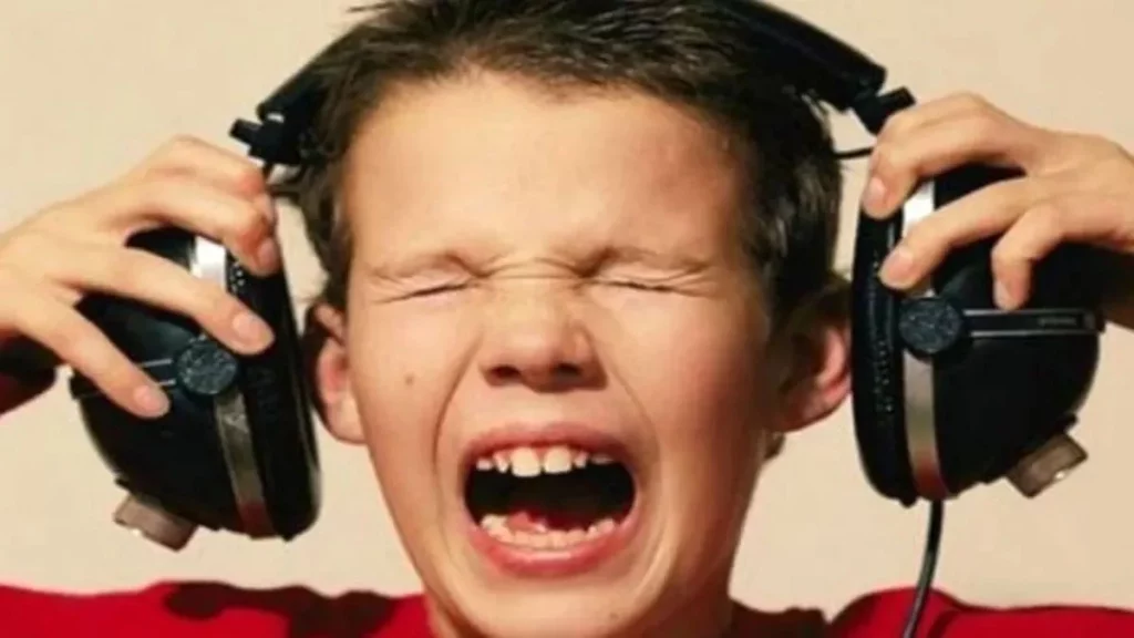 La OMS alerta de lo que le va a pasar a 1.100 millones de jóvenes por el uso indebido de auriculares 79 Un problema con consecuencias devastadoras