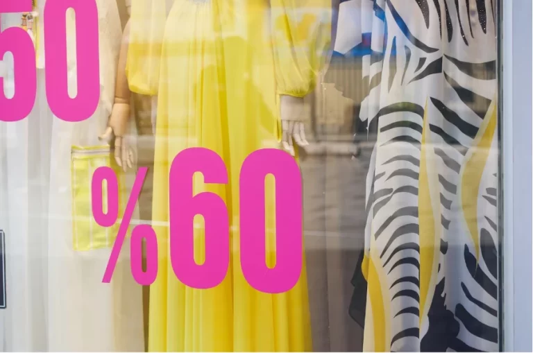 Zara se adelanta a las rebajas de enero con un pantalón animal print por 15 euros