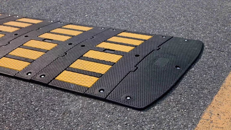 Badenes ilegales, una plaga en las ciudades españolas que no todas cumplen