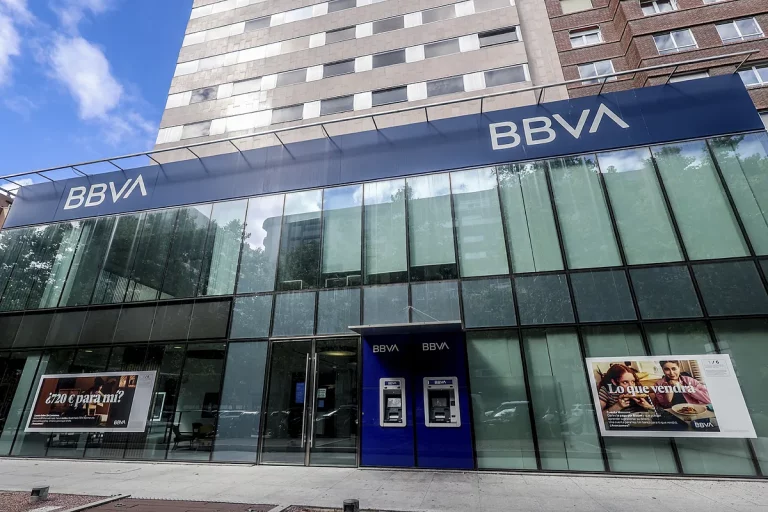 BBVA lanza una atractiva oferta de empleo: contrato indefinido y sueldos desde 35.000 euros