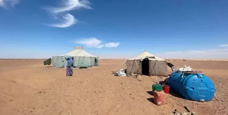 Denuncian la expulsión por Marruecos de un periodista y dos activistas españoles del Sáhara Occidental