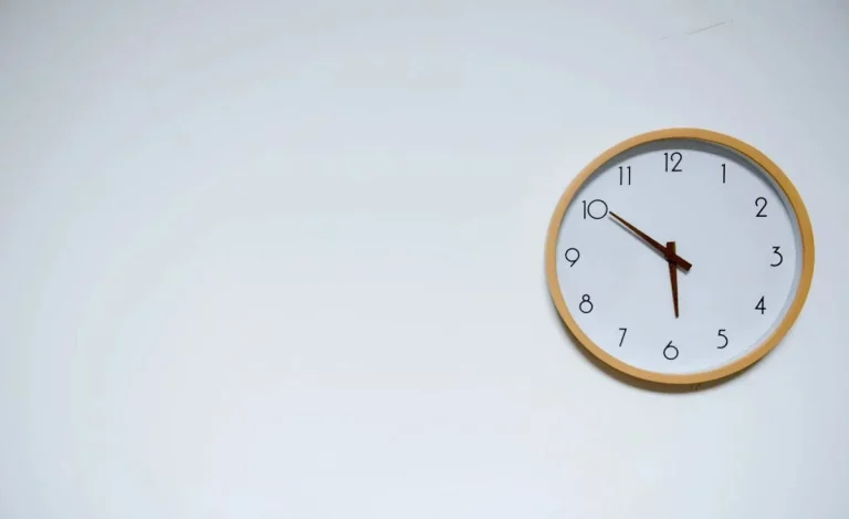 Cumple con la normativa de control horario