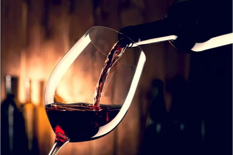 La lista de los 5 mejores vinos baratos del mundo tiene bodegas españolas