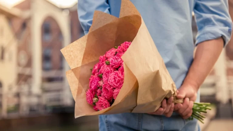 Alternativas para no regalar solo flores rojas en San Valentín