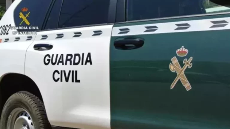 La Guardia Civil investiga los dos cuerpos hallados en una playa de Formentera