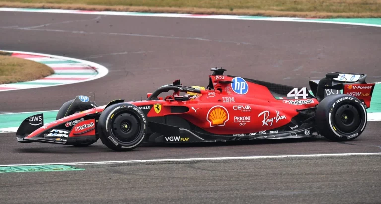 Hamilton logra su primera victoria con Ferrari en Barcelona y la prensa le compara con Schumacher