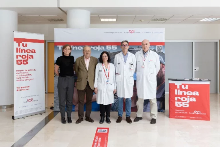 ‘Tu Línea Roja 55’ recorre el Hospital La Fe de Valencia para concienciar sobre la prevención y control del colesterol LDL para evitar nuevos infartos