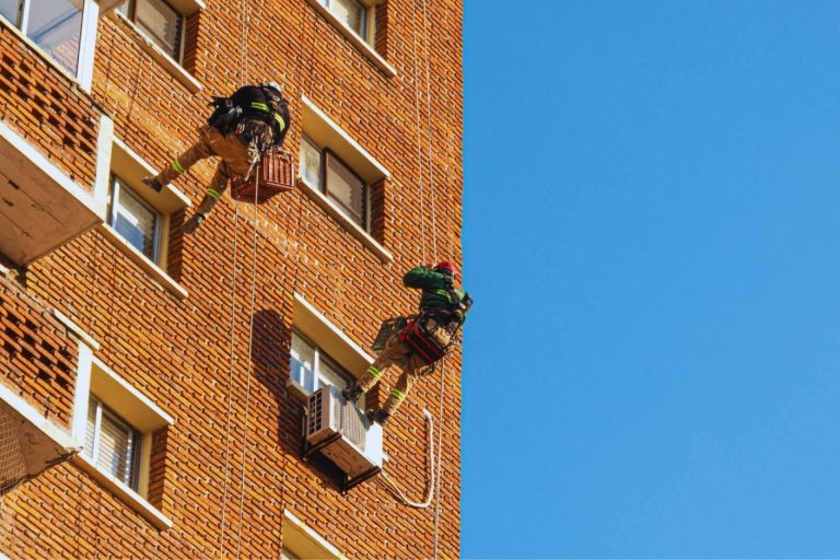 Rehabilitación de edificios modernos; soluciones verticales para espacios urbanos