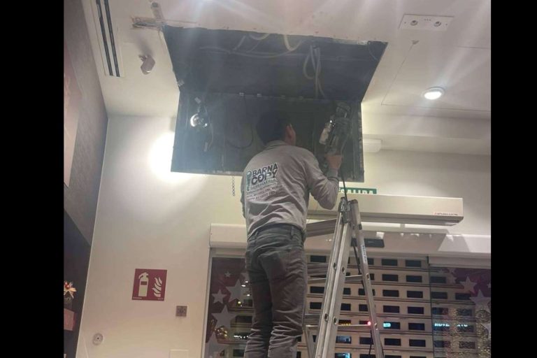 Barnacopy se especializa en instalación y mantenimiento de persianas para negocios en Barcelona