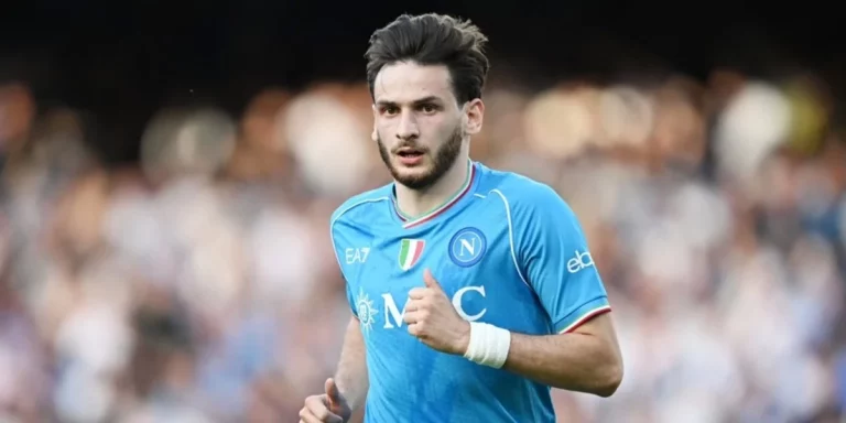 El flamante fichaje de 𝐊𝐯𝐚𝐫𝐚𝐭𝐬𝐤𝐡𝐞𝐥𝐢𝐚 por el PSG puede romper al Deportivo