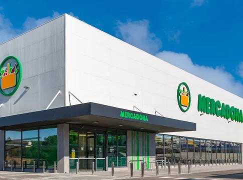 Mercadona lanza nuevas ofertas de trabajo: contrato fijo, 2000 euros al mes y formación gratuita Mercadona lanza nuevas ofertas de trabajo: contrato fijo, 2000 euros al mes y formación gratuita