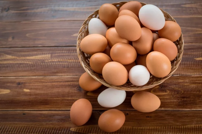 La OCU dicta sentencia sobre los huevos de Ahorramas y Carrefour Bio