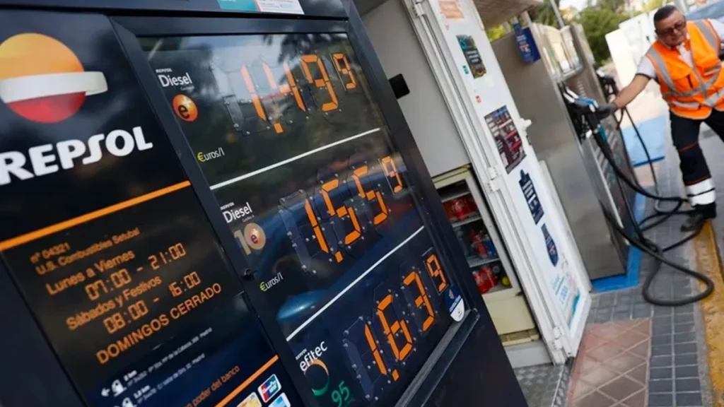 Viajar en Navidad será un poco más barato por lo que está pasando con la gasolina y el diésel Fuente: Agencas