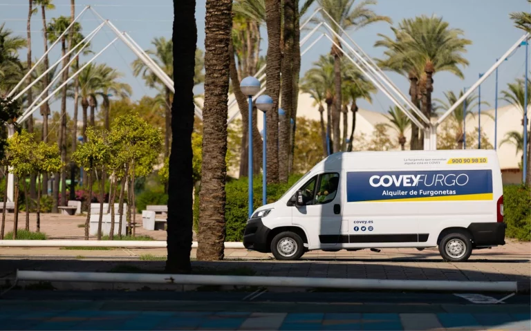 Renting o compra de furgonetas: ¿qué elegir si eres transportista?