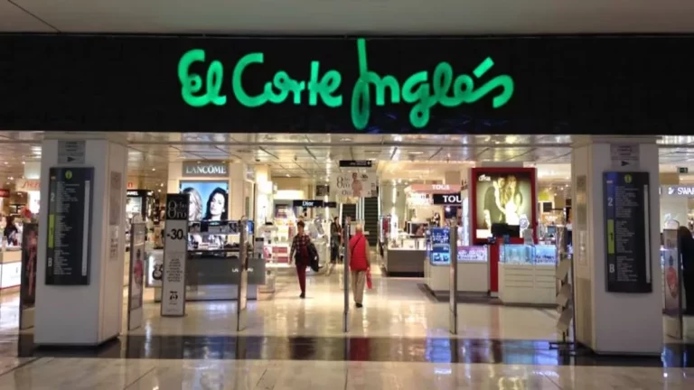 El Corte Inglés tumba el precio de la chaqueta Adolfo Domínguez que se llevará en primavera