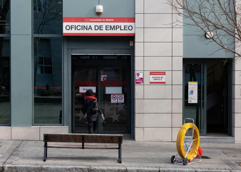 El paro sube en enero y se sitúa cerca de 2,6 millones de desempleados