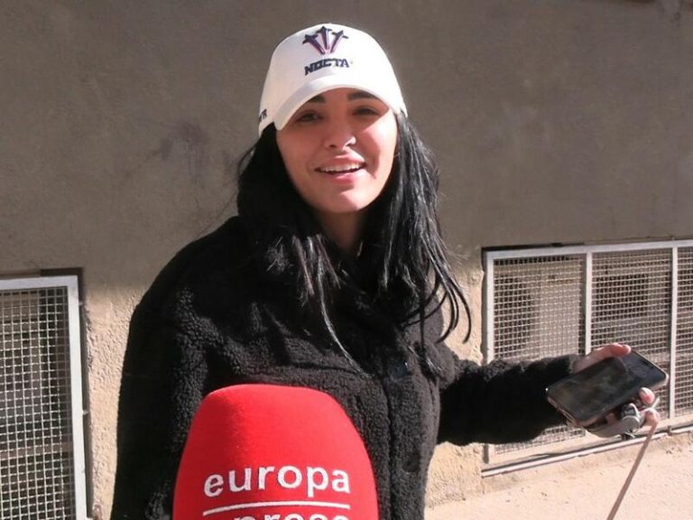 Claudia Bavel quiere demandar a Iker Casillas