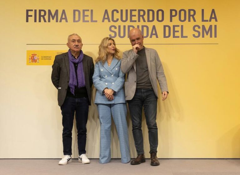 Trabajo firma con UGT y CCOO y UGT la subida del SMI a 1.184 euros