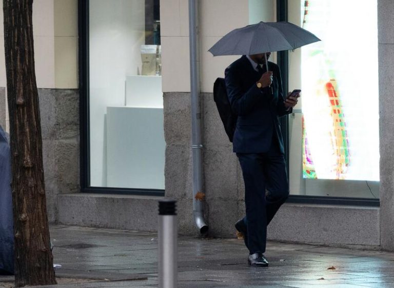 El tercio occidental peninsular registrará lluvias, con nieblas en ambas mesetas y más de 20ºC en el sur