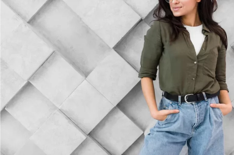 Arrasan en Stradivarius los pantalones de tiro alto que lleva Marta Sánchez con camiseta a rayas