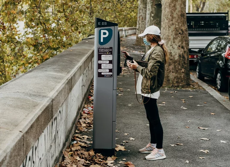 La Policía avisa de la nueva estafa en los parquímetros de España