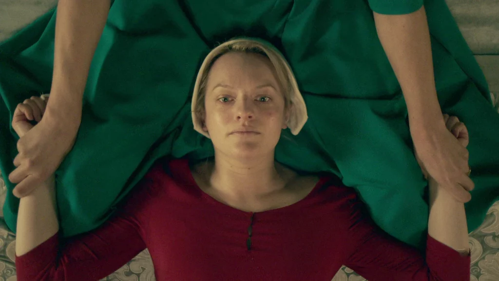 Con qué nos sorprende la última temporada de la serie ‘El cuento de la criada’. Fuente: Antena 3