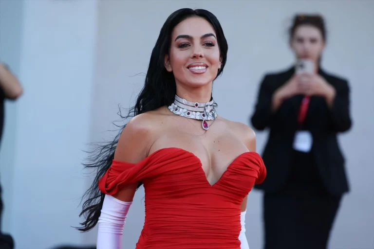 Georgina Rodríguez agita las redes al entrar de esta guisa en el santuario de Fátima