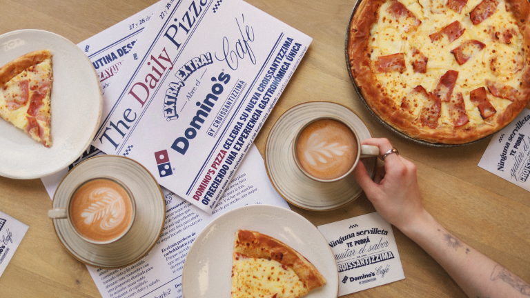 Domino’s Pizza regalará la nueva Croissantizzima y café en su nueva pop-up Domino’s Café
