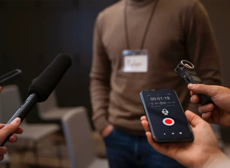 La forma de convertir el móvil en un micrófono profesional en sencillos pasos