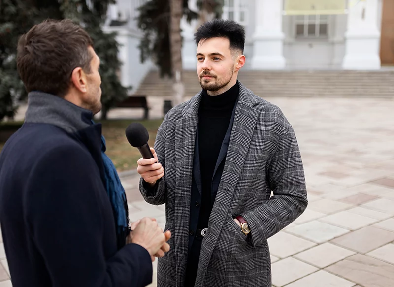 EL PELIGRO DE LAS ENTREVISTAS CALLEJERAS DE TIKTOK E INSTAGRAM
