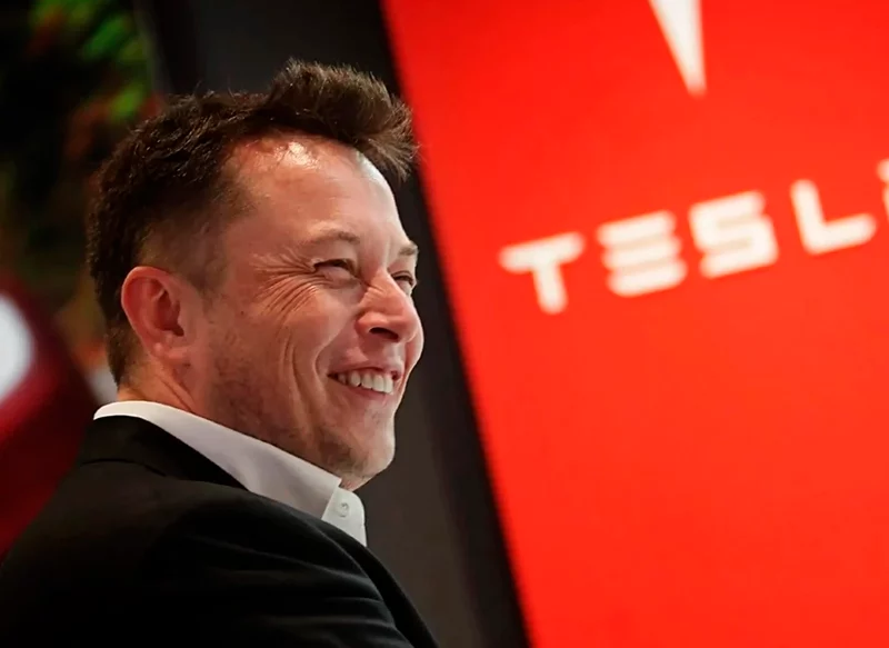 ELON MUSK Y SU APUESTA POR EL ROBOTAXI