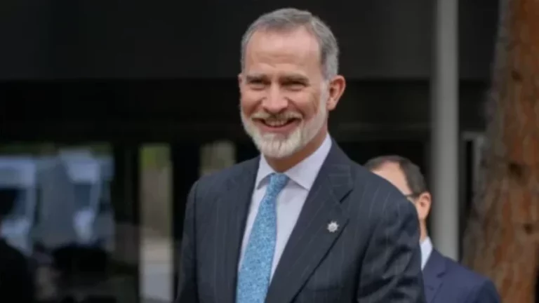 El viaje del rey Felipe solo, sin Letizia, al extranjero: muy cerca de la princesa Leonor, pero no la verá