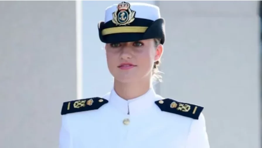 El viaje del rey Felipe solo, sin Letizia, al extranjero: muy cerca de la princesa Leonor, pero no la verá