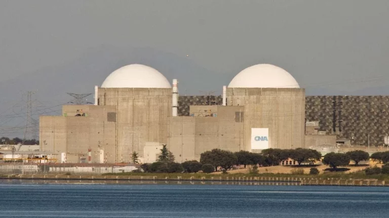 El apagón nuclear espolea la especulación en las renovables: «Venderán a precio de gas»