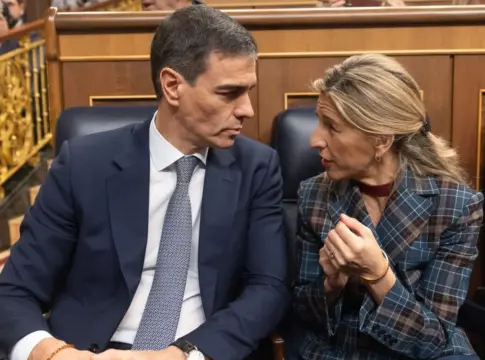 El presidente del Gobierno, Pedro Sánchez y la vicepresidenta segunda y ministra de Trabajo, Yolanda Díaz, durante una sesión de control, Congreso de los Diputados, a 12 de febrero de 2025, en Madrid (Fuente: Agencias). El presidente del Gobierno, Pedro Sánchez y la vicepresidenta segunda y ministra de Trabajo, Yolanda Díaz, durante una sesión de control, Congreso de los Diputados, a 12 de febrero de 2025, en Madrid (Fuente: Agencias).